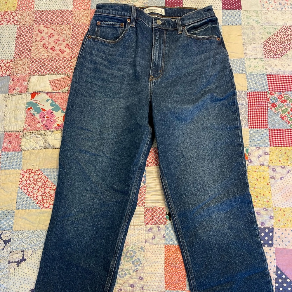Abercrombie Curve Love Ultra High Rise 90s Straight Jean Dark 30 Short